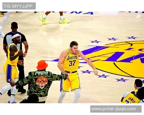 2016年湖人与鹈鹕的精彩对决回顾与赛季亮点分析 2016年湖人与鹈鹕的精彩对决回顾与赛季亮点分析