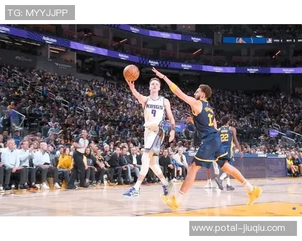 勇士队在主场以122比103战胜国王队展现强大实力和团队默契 勇士队在主场以122比103战胜国王队展现强大实力和团队默契